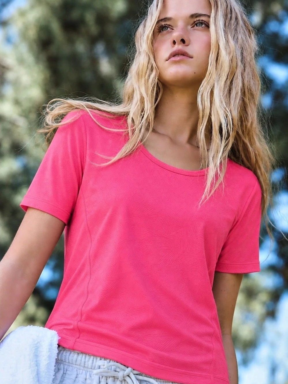 464. Champion Short Sleeve Athletic Tee in Pink Size Large Like New